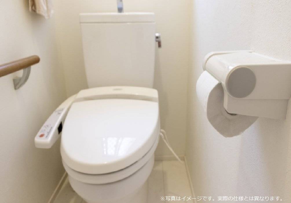 トイレ冬のトイレにはついていてほしい設備。暖房機能で座った時のヒヤッと感が軽減します。シャワー機能も充実。あってうれしいワンランク上の設備です。　