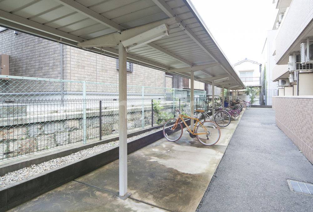 屋根付き駐輪場なので自転車の劣化防止におすすめです！